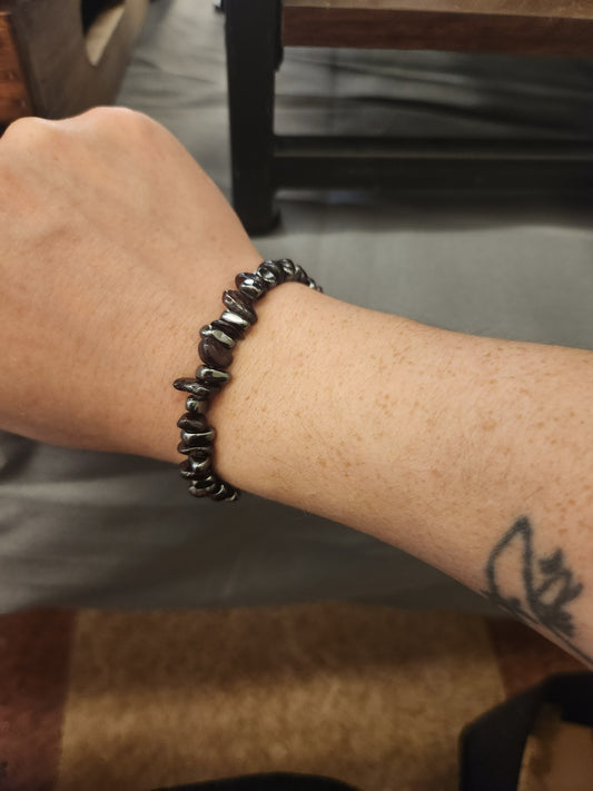 Garnet & Hematite chip bracelet